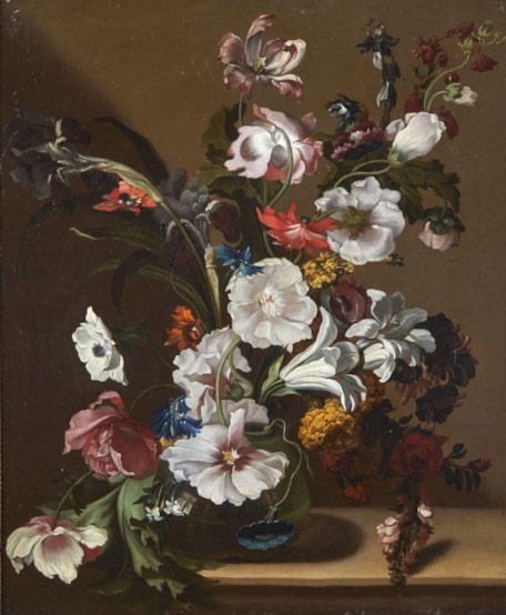 Bouquet de fleurs dans un vase en verre.